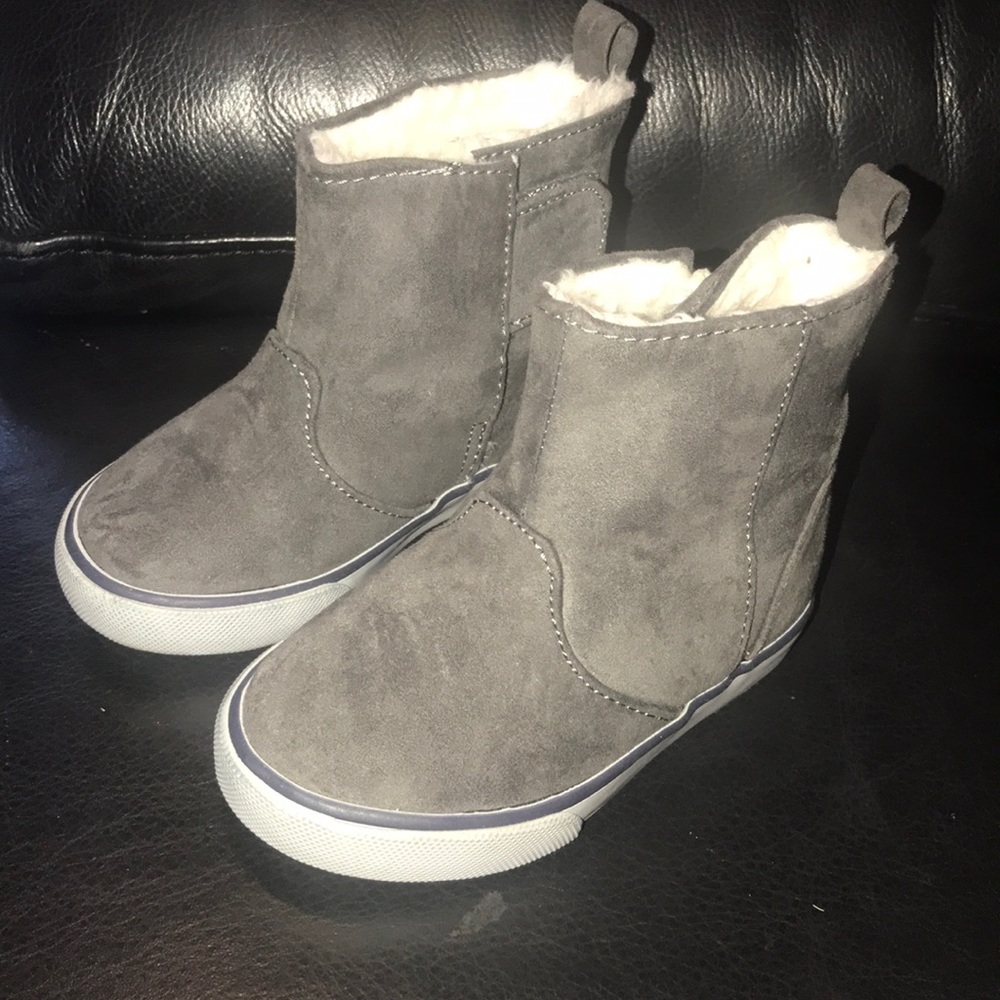 Gymboree gray boots size 6